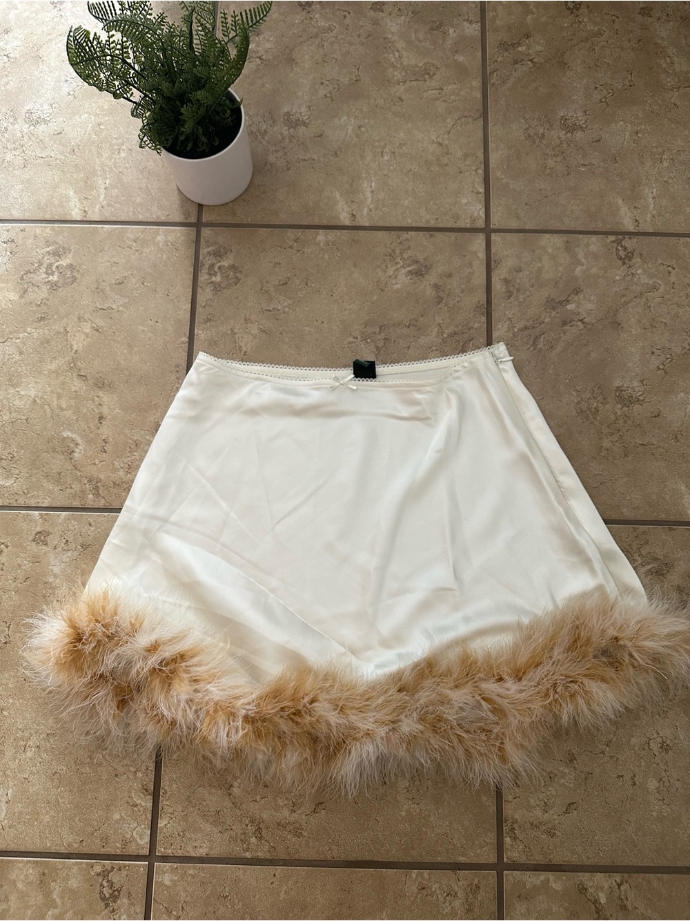 SATIN FUR TRIM MINI SKIRT